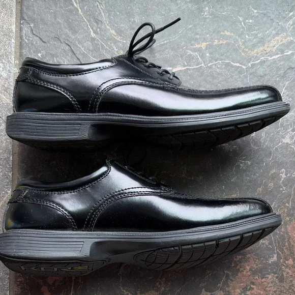 Nunn Bush Black Leather Oxfords - Picture 3 of 7